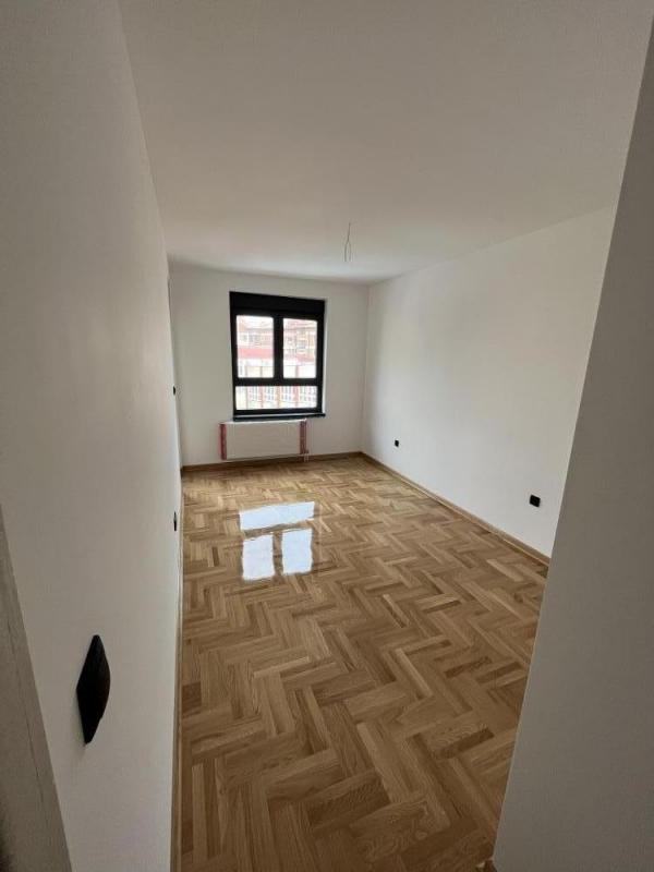 Slika 4 - Useljiva novogradnja u strogom centru Niša