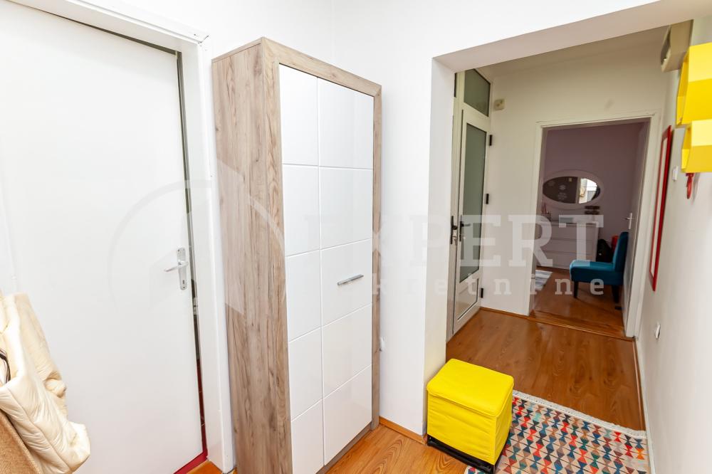 Slika 6 - Stan u zgradi, uknjižen, grejanje na struju, oglas ID p-013072