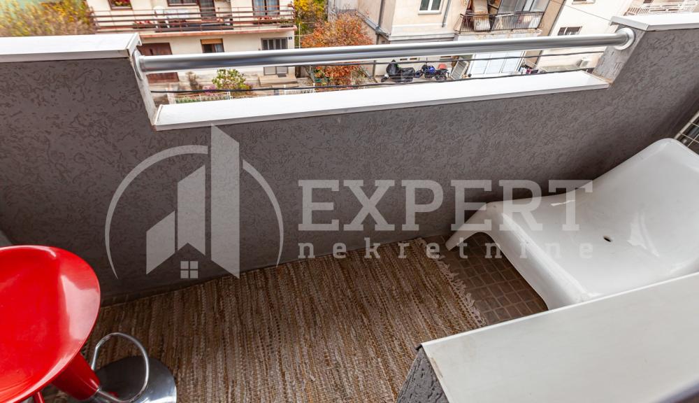 Slika 10 - Stan u zgradi, uknjižen, grejanje na struju, oglas ID p-013072