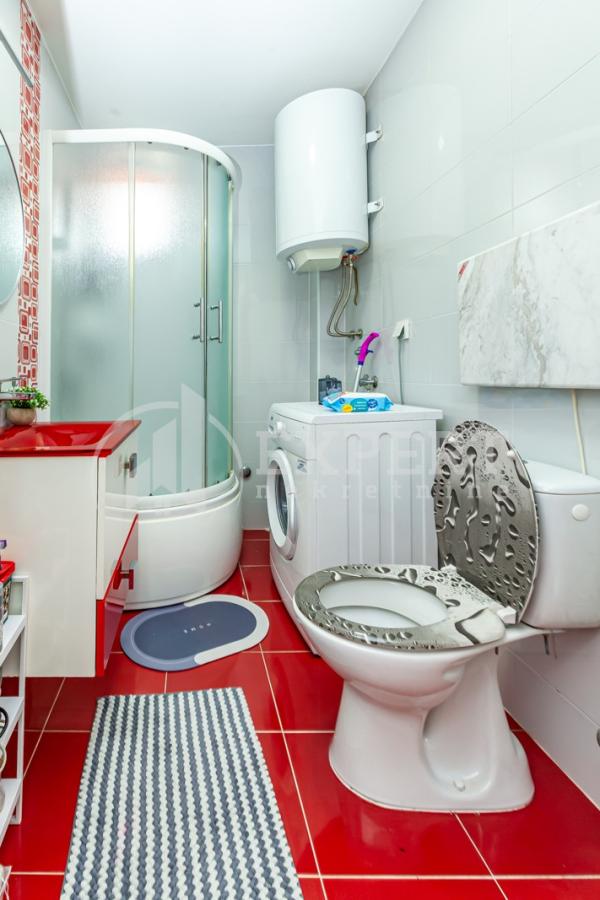 Slika 9 - Stan u zgradi, uknjižen, grejanje na struju, oglas ID p-013072