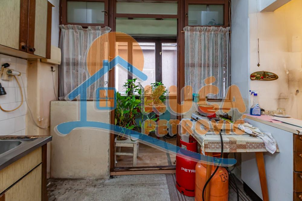 Slika 10 - Stan u zgradi, uknjižen, centralno grejanje, oglas ID p-015424