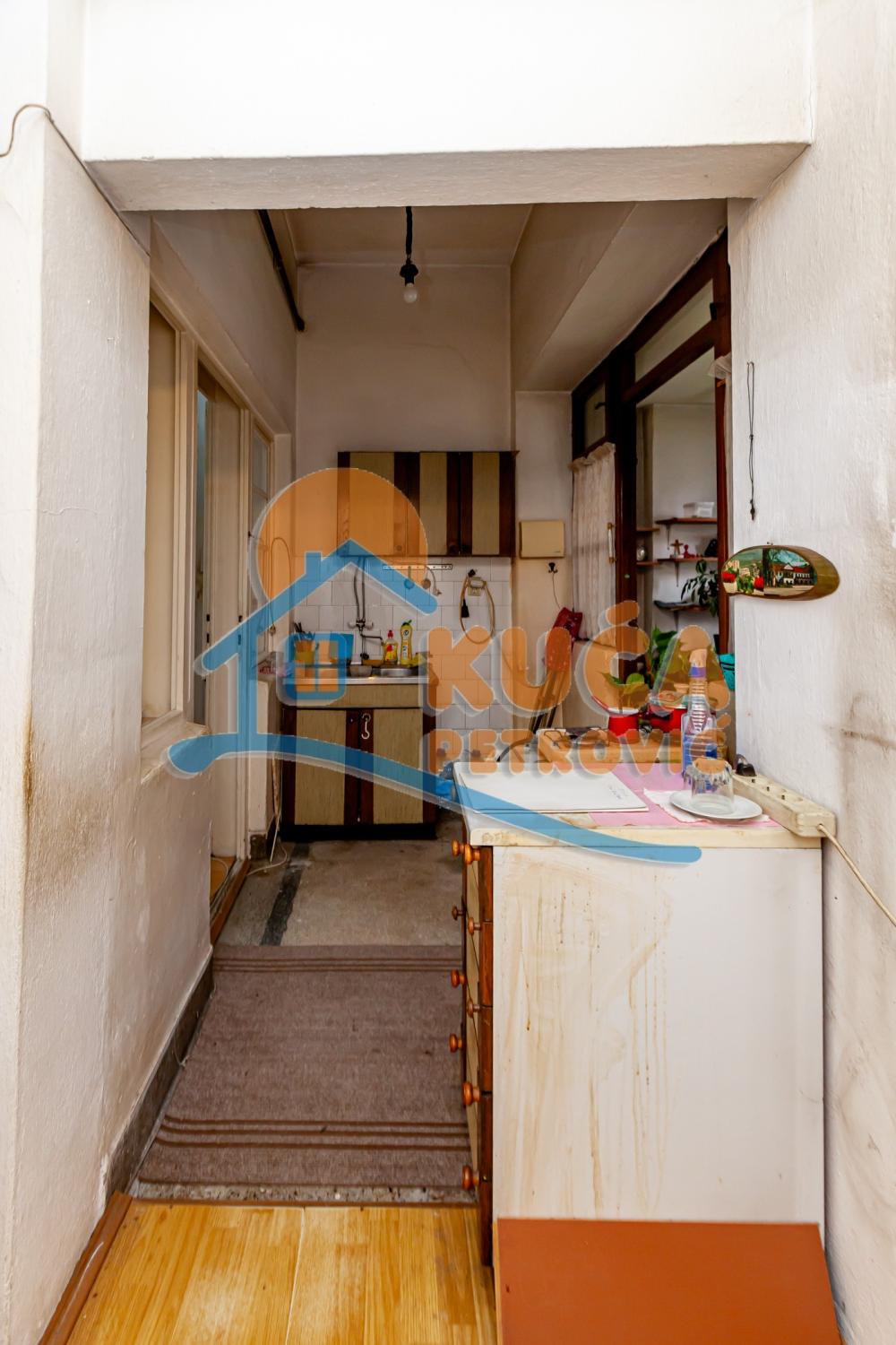 Slika 11 - Stan u zgradi, uknjižen, centralno grejanje, oglas ID p-015424