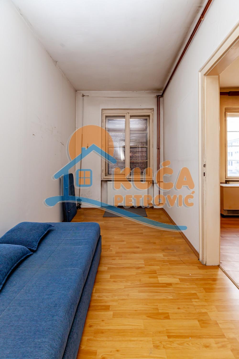 Slika 3 - Stan u zgradi, uknjižen, centralno grejanje, oglas ID p-015424