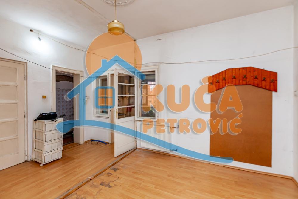 Slika 5 - Stan u zgradi, uknjižen, centralno grejanje, oglas ID p-015424