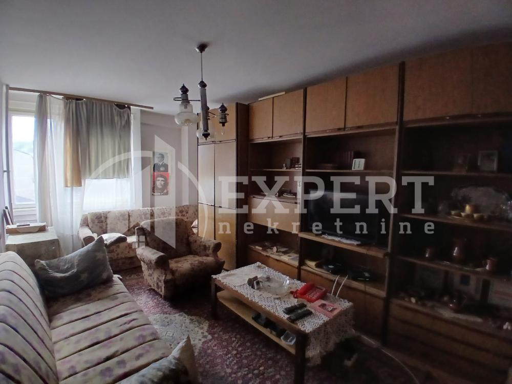 Glavna slika -Stan u zgradi, uknjižen, centralno grejanje, oglas ID p-015420