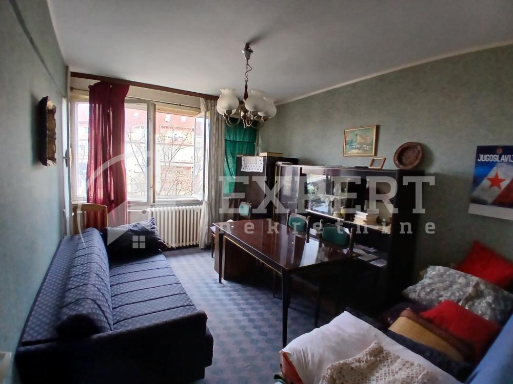 Slika 6 - Stan u zgradi, uknjižen, centralno grejanje, oglas ID p-015420