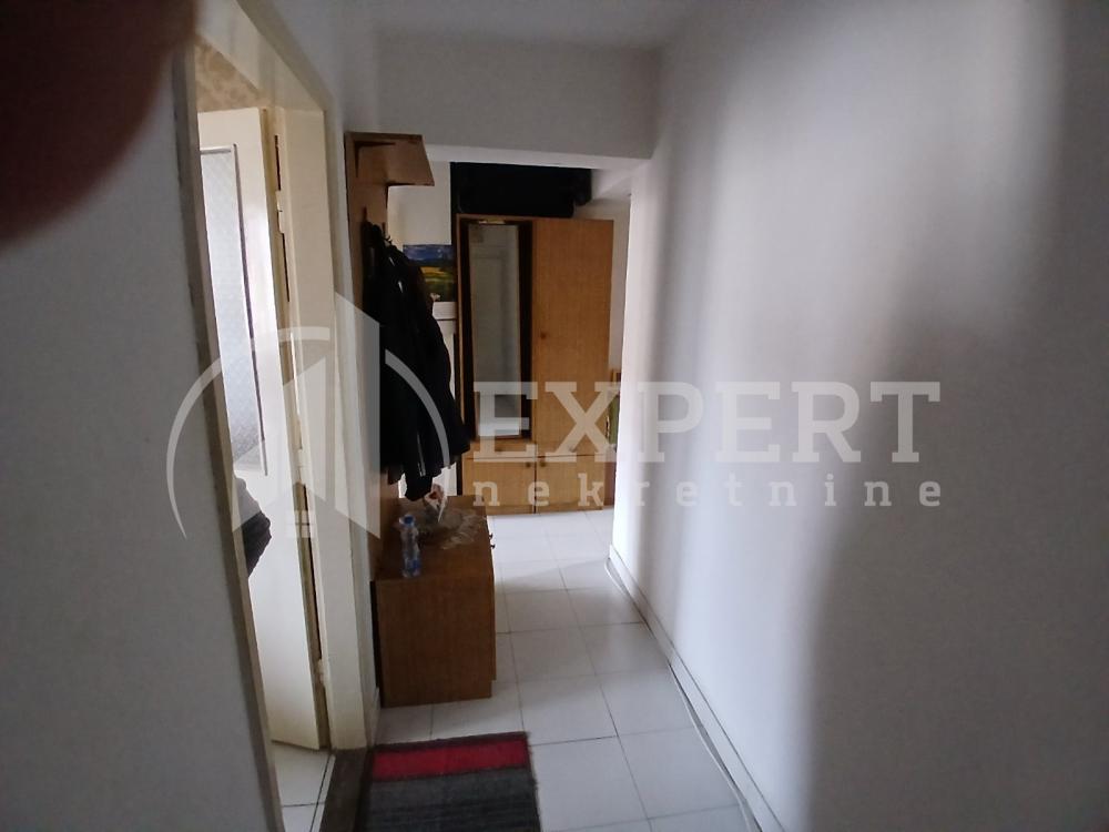 Slika 1 - Stan u zgradi, uknjižen, centralno grejanje, oglas ID p-015420