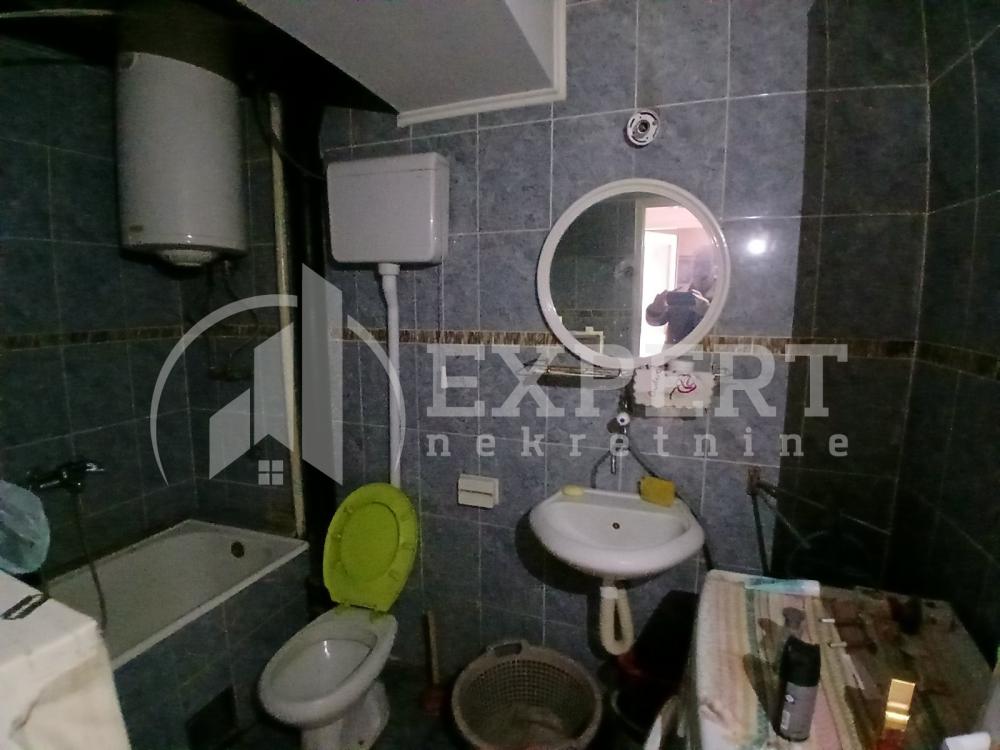 Slika 7 - Stan u zgradi, uknjižen, centralno grejanje, oglas ID p-015420