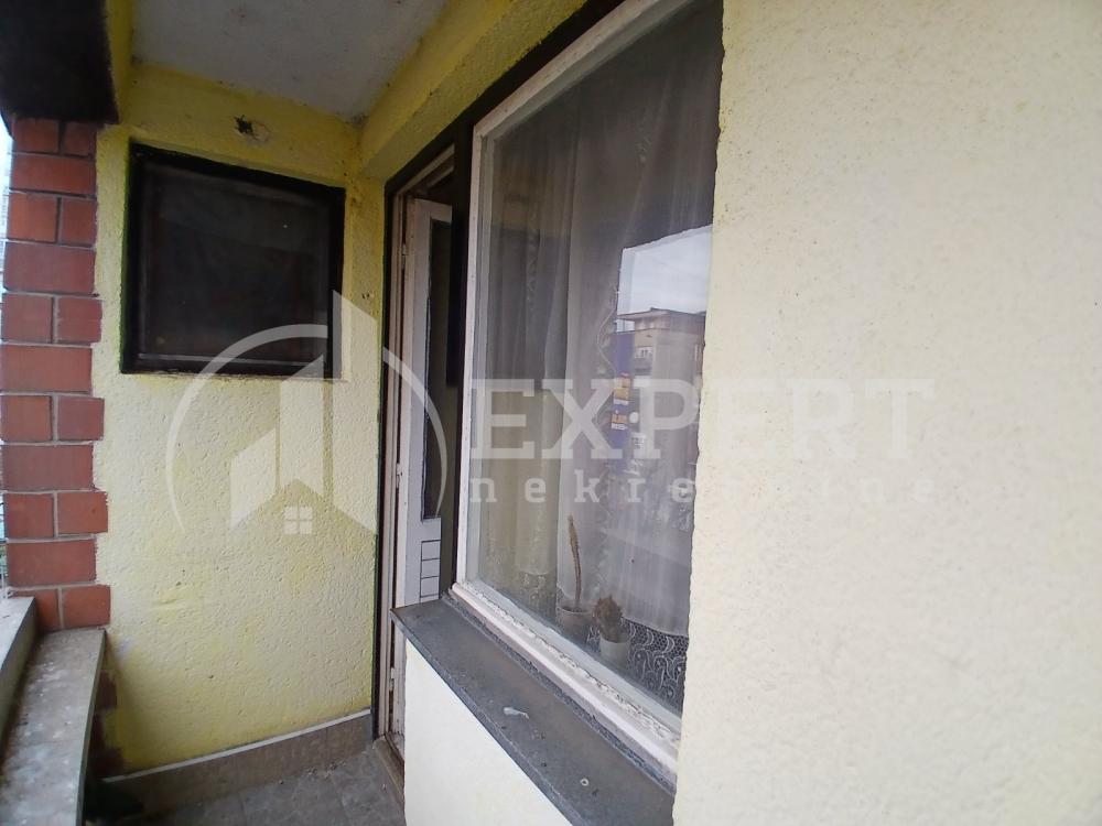 Slika 4 - Stan u zgradi, uknjižen, centralno grejanje, oglas ID p-015420