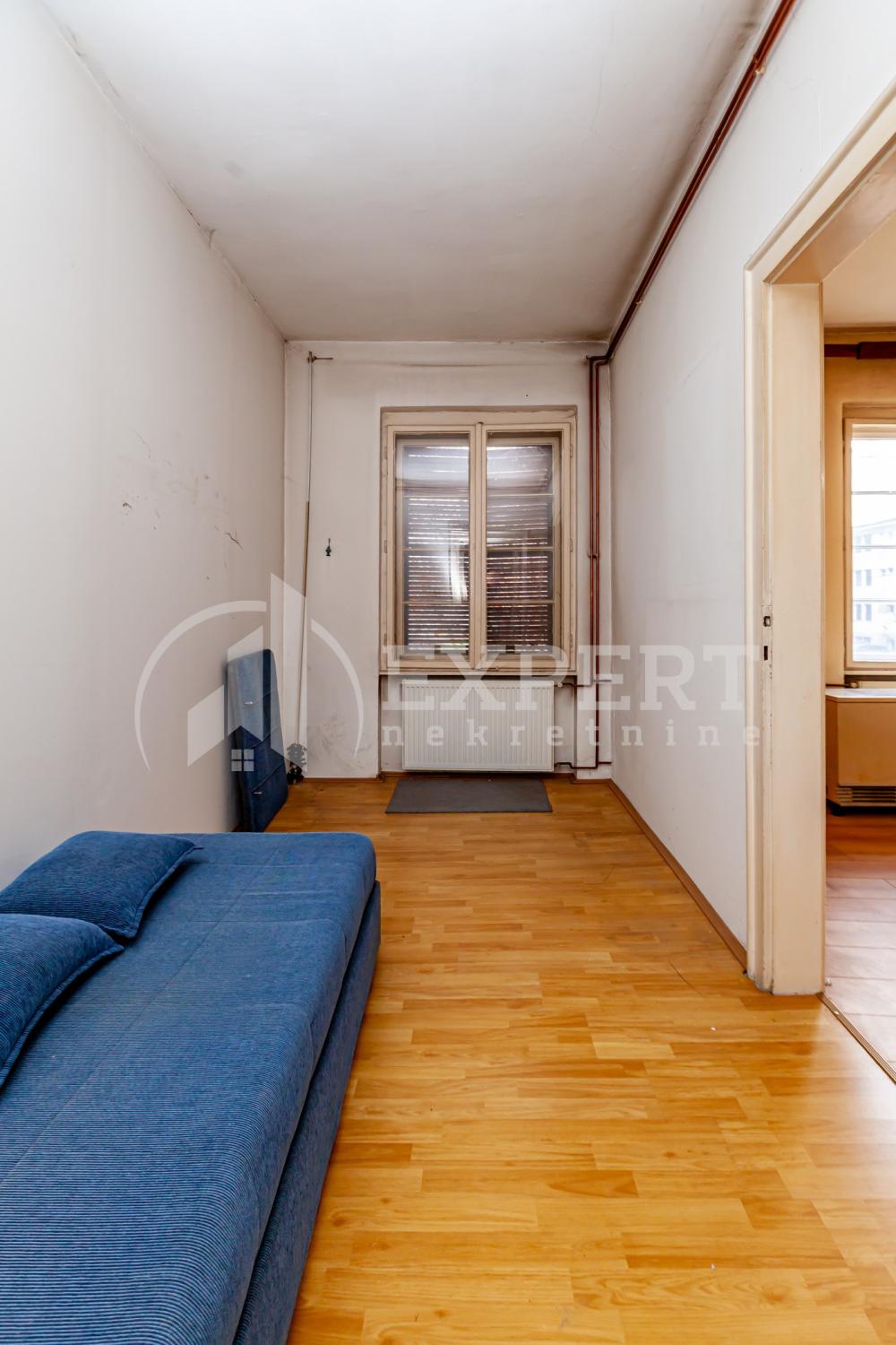 Slika 3 - Stan u zgradi, uknjižen, centralno grejanje, oglas ID p-015424