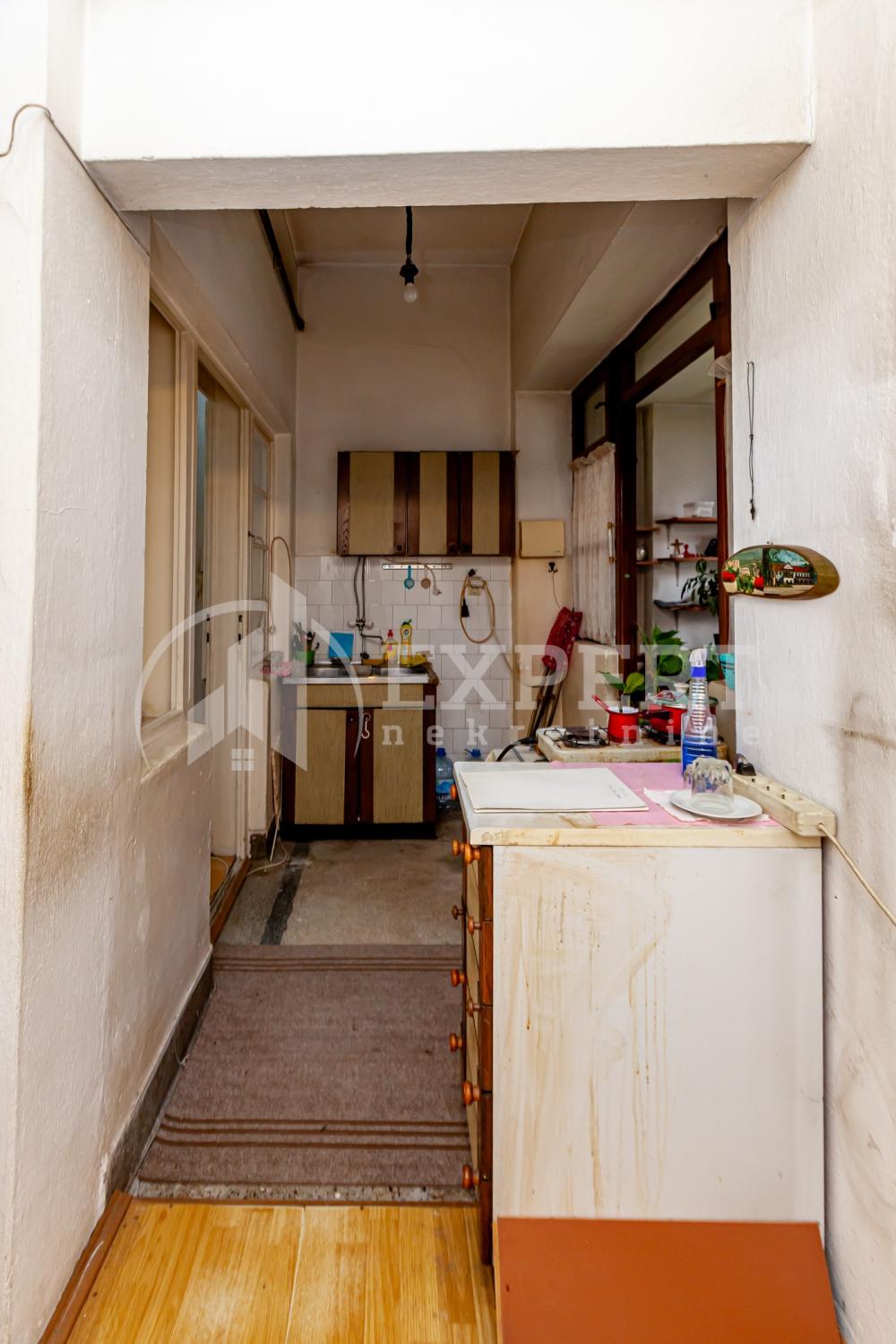 Slika 11 - Stan u zgradi, uknjižen, centralno grejanje, oglas ID p-015424