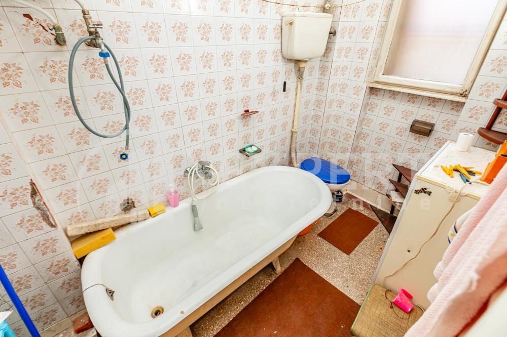 Slika 9 - Stan u zgradi, uknjižen, centralno grejanje, oglas ID p-015424