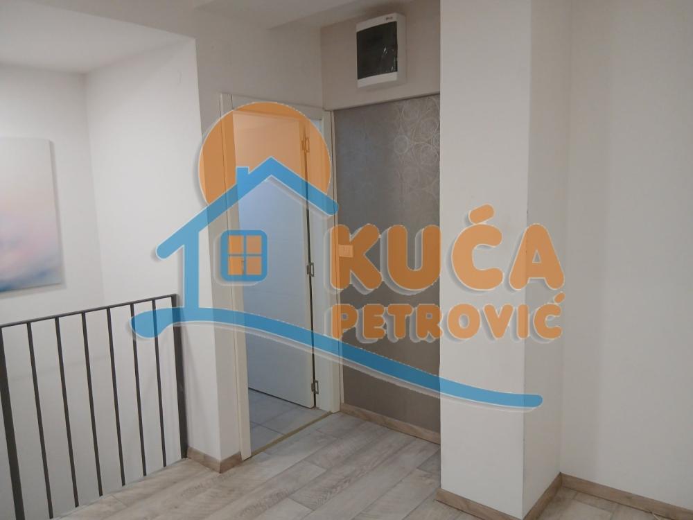 Slika 8 - Stan u zgradi, novogradnja, uknjižen, centralno grejanje, oglas ID p-015481
