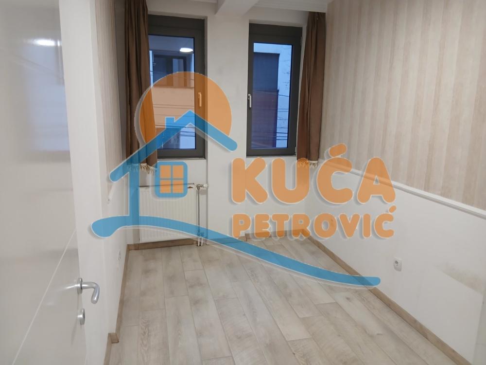 Slika 5 - Stan u zgradi, novogradnja, uknjižen, centralno grejanje, oglas ID p-015481