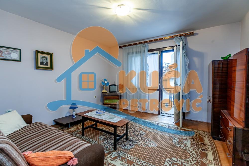 Slika 6 - Stan u zgradi, uknjižen, grejanje na struju, oglas ID p-015506