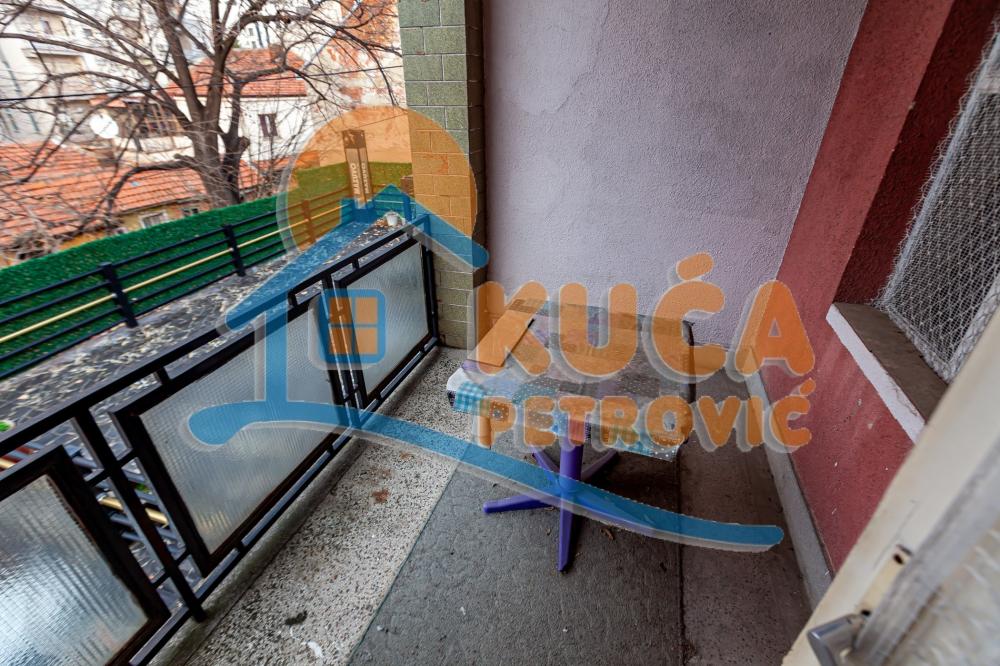 Slika 4 - Stan u zgradi, uknjižen, grejanje na struju, oglas ID p-015506