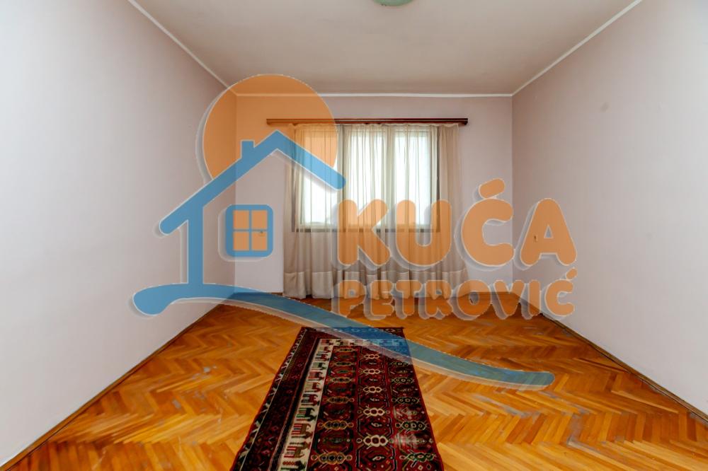 Slika 3 - Stan u zgradi, uknjižen, grejanje na struju, oglas ID p-015506