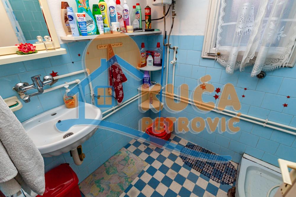 Slika 5 - Stan u zgradi, uknjižen, grejanje na struju, oglas ID p-015506