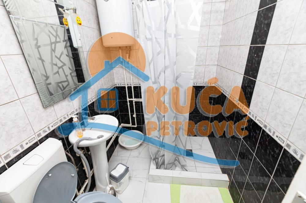 Slika 10 - Stan u zgradi, uknjižen, grejanje na struju, oglas ID p-015482