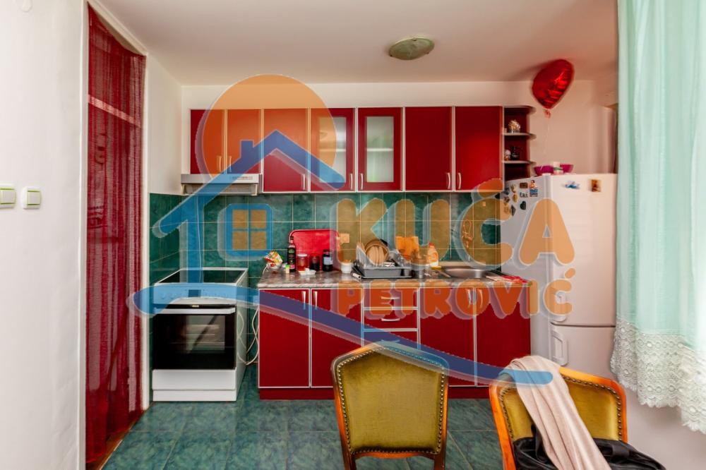 Slika 3 - Stan u zgradi, uknjižen, grejanje na struju, oglas ID p-015482