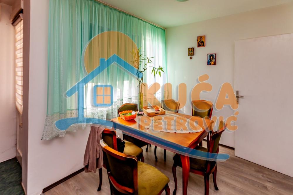 Slika 4 - Stan u zgradi, uknjižen, grejanje na struju, oglas ID p-015482