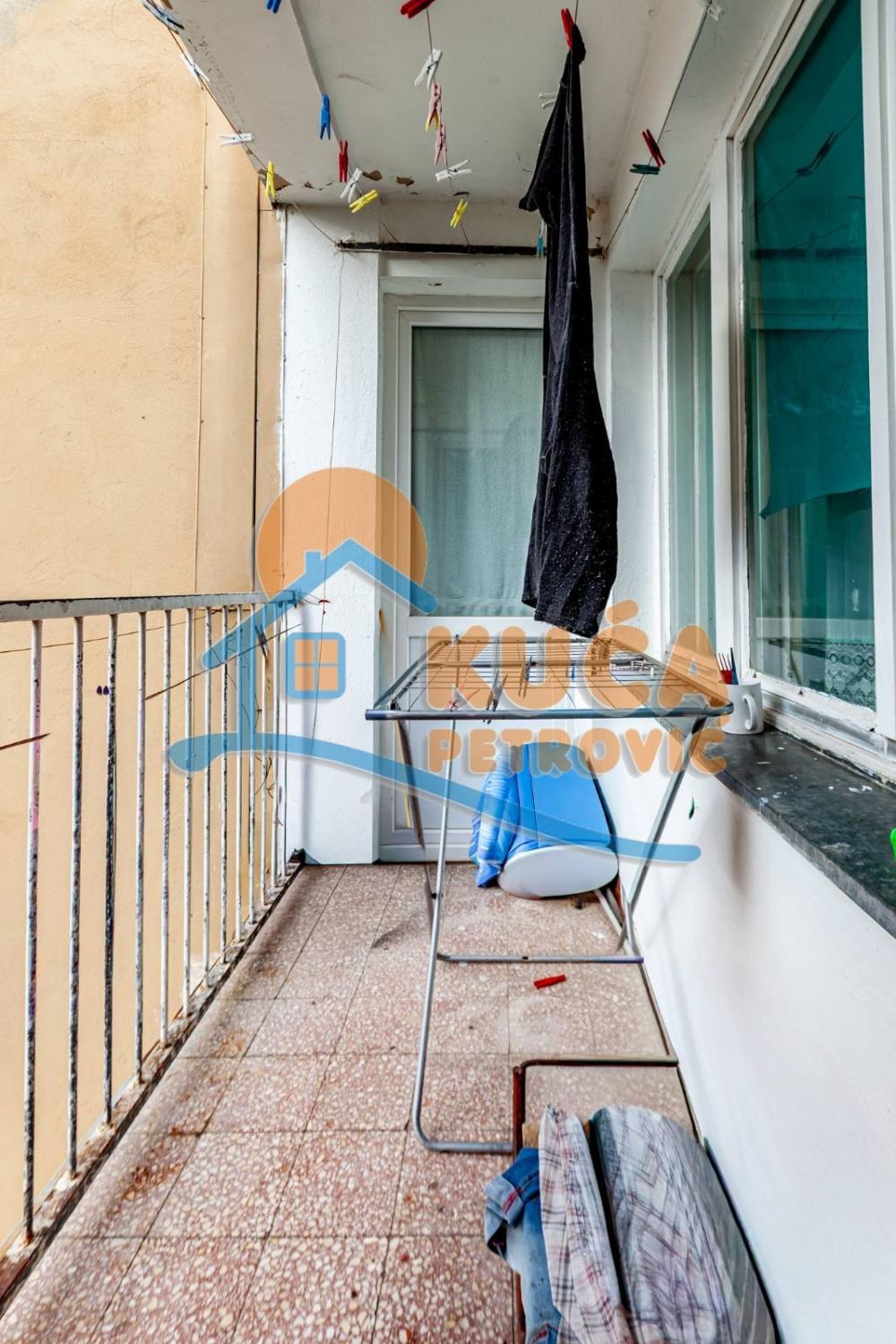 Slika 9 - Stan u zgradi, uknjižen, grejanje na struju, oglas ID p-015482