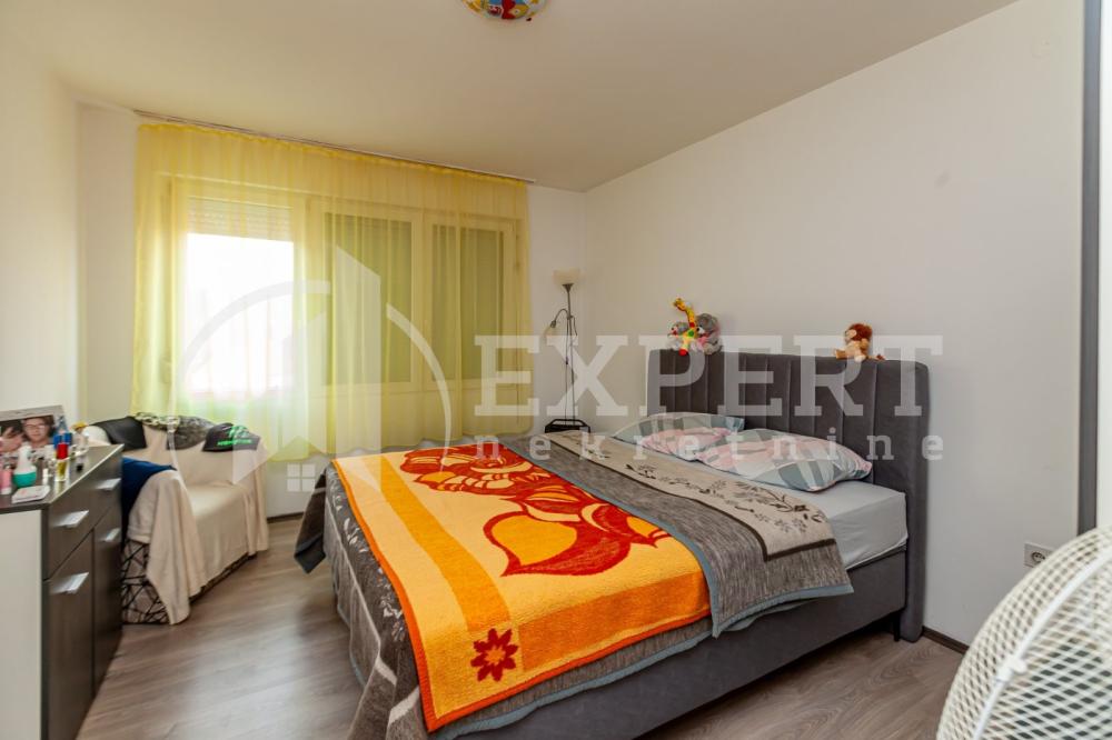 Slika 5 - Stan u zgradi, uknjižen, grejanje na struju, oglas ID p-015482