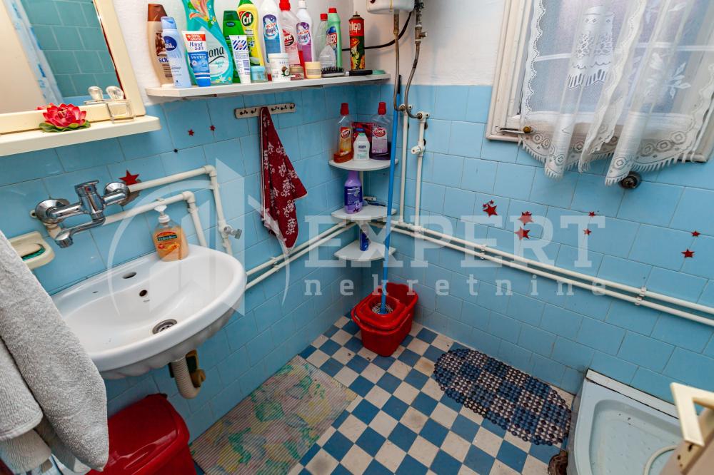 Slika 5 - Stan u zgradi, uknjižen, grejanje na struju, oglas ID p-015506