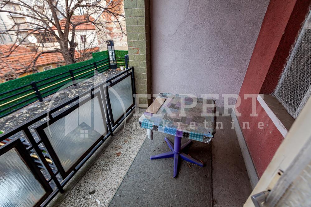 Slika 4 - Stan u zgradi, uknjižen, grejanje na struju, oglas ID p-015506