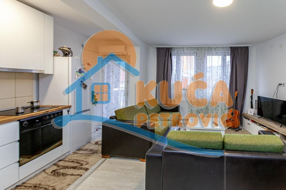 Glavna slika -Stan u zgradi, novogradnja, uknjižen, etažno grejanje, oglas ID p-015581