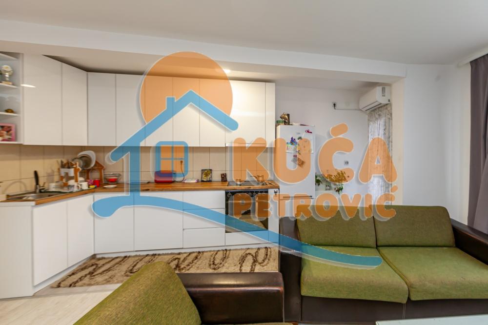 Slika 2 - Stan u zgradi, novogradnja, uknjižen, etažno grejanje, oglas ID p-015581