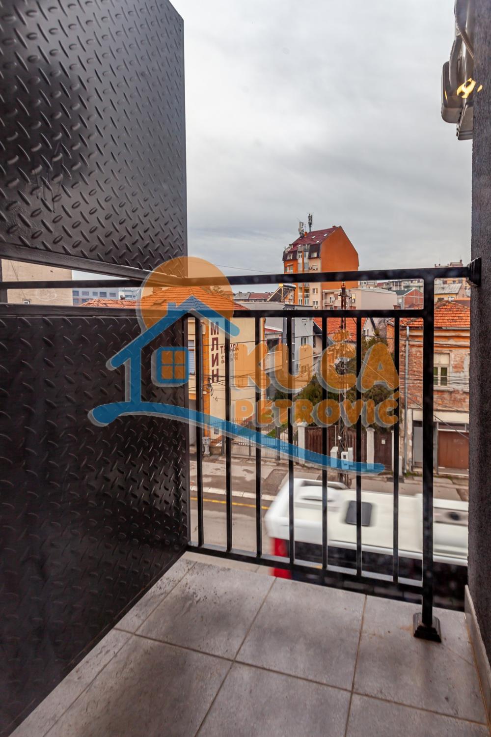 Slika 3 - Stan u zgradi, novogradnja, uknjižen, etažno grejanje, oglas ID p-015581