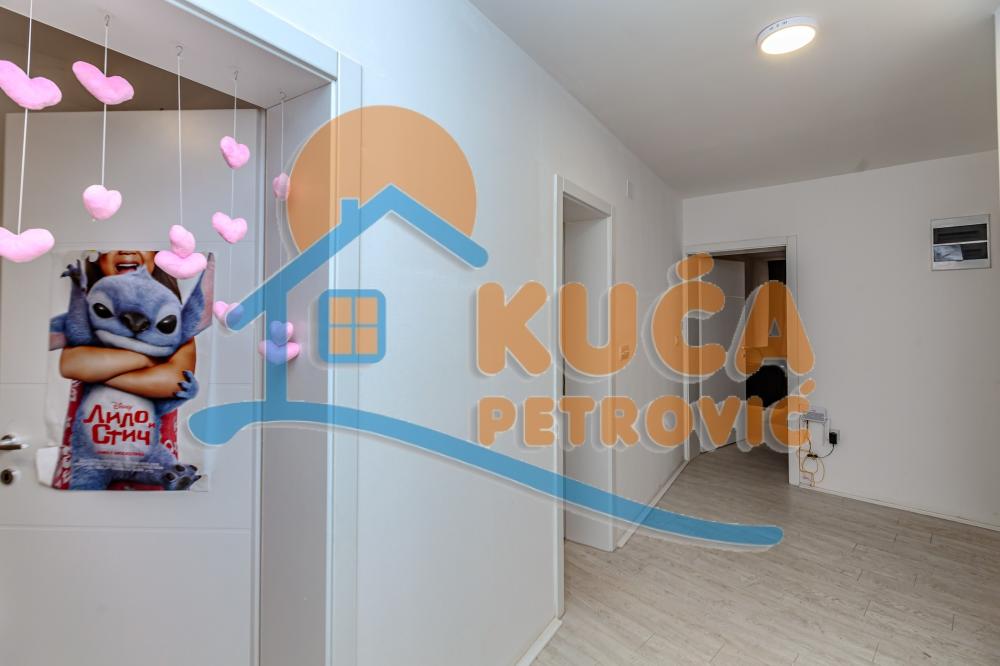 Slika 11 - Stan u zgradi, novogradnja, uknjižen, etažno grejanje, oglas ID p-015581