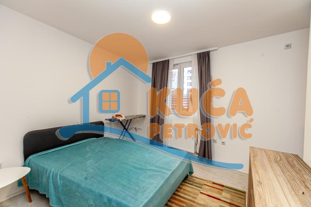 Slika 4 - Stan u zgradi, novogradnja, uknjižen, etažno grejanje, oglas ID p-015581