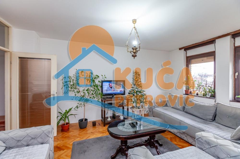 Slika 1 - Stan u zgradi, uknjižen, centralno grejanje, oglas ID p-015584