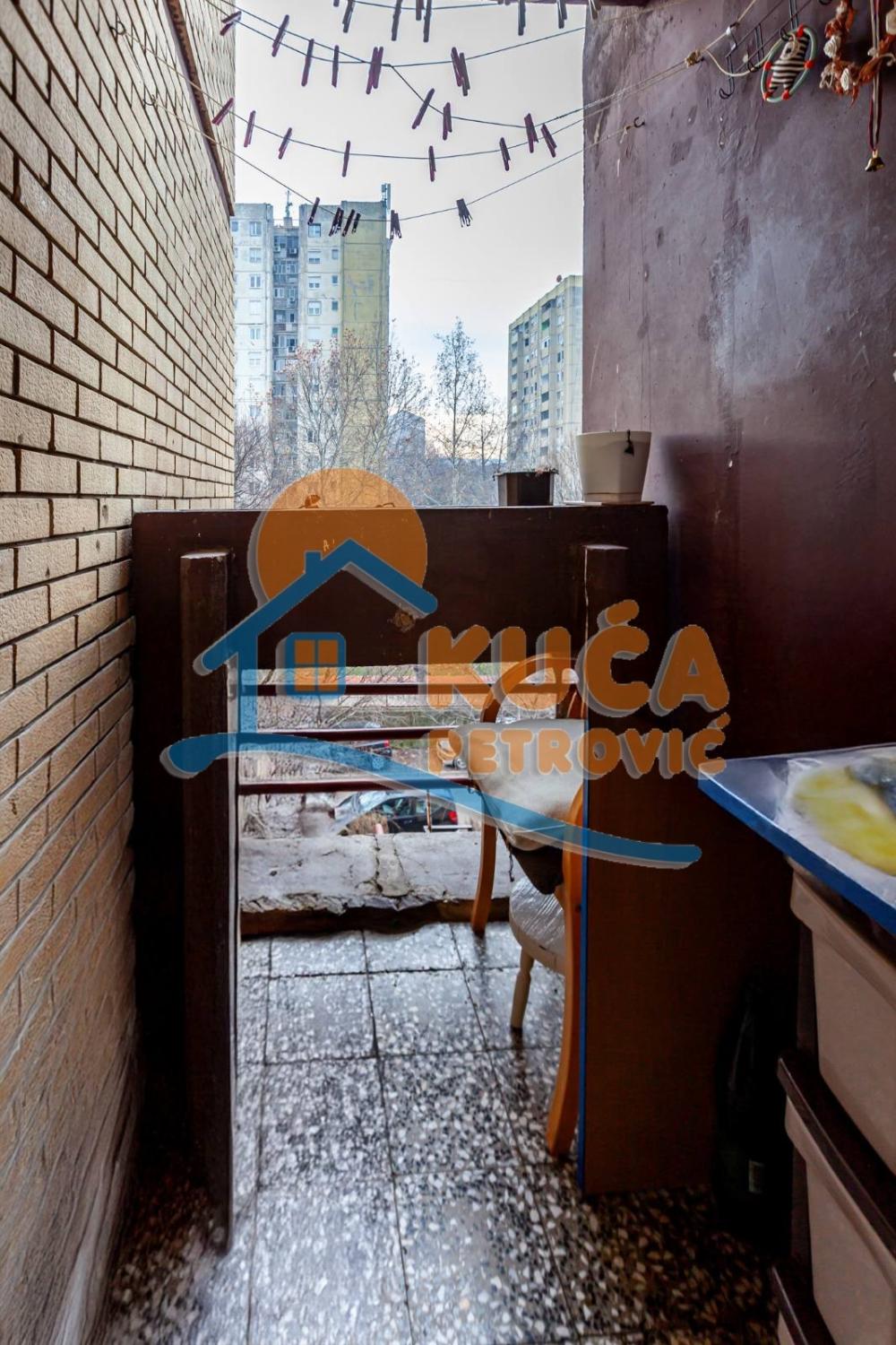 Slika 9 - Stan u zgradi, uknjižen, centralno grejanje, oglas ID p-015584