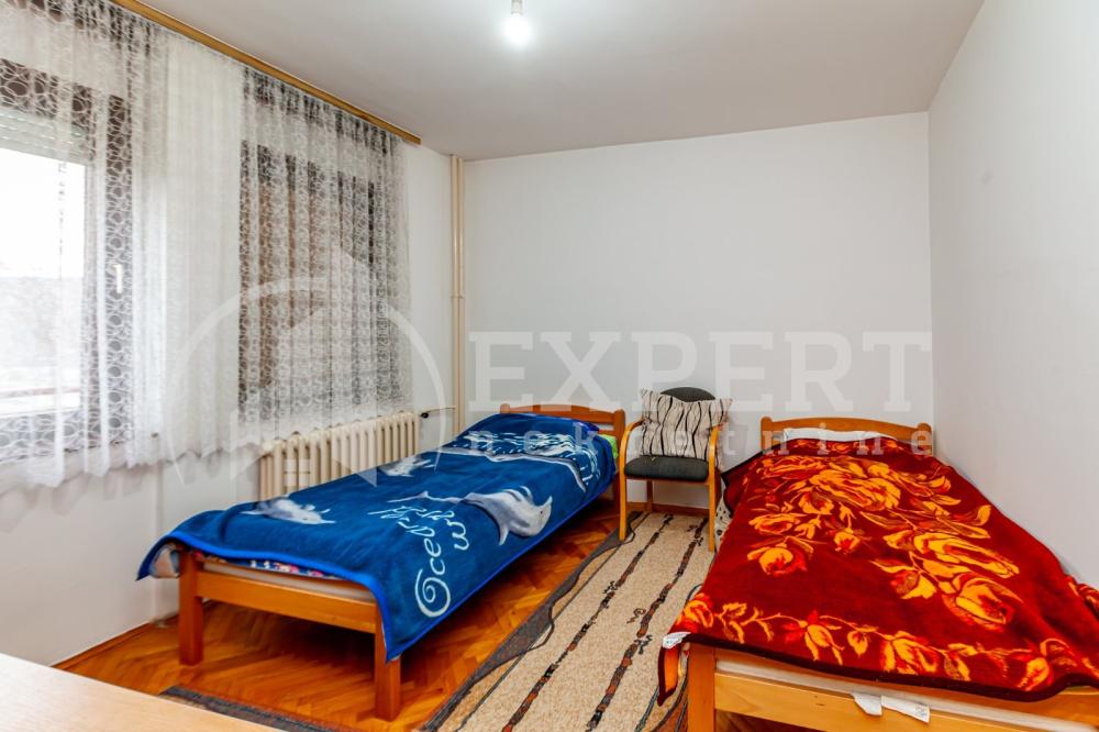 Slika 5 - Stan u zgradi, uknjižen, centralno grejanje, oglas ID p-015584