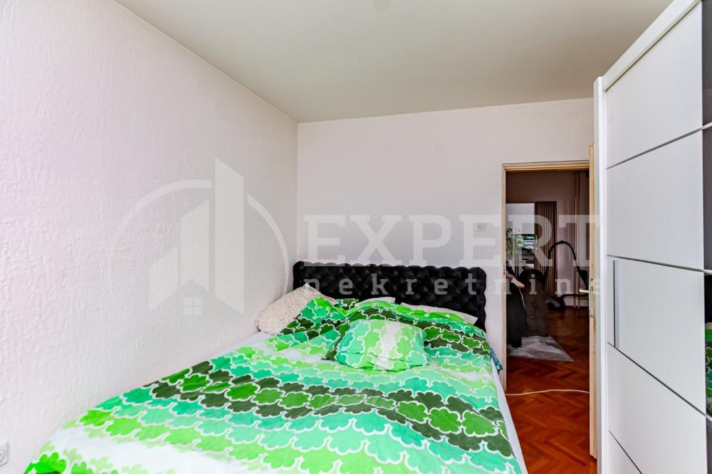 Slika 4 - Stan u zgradi, uknjižen, centralno grejanje, oglas ID p-015584