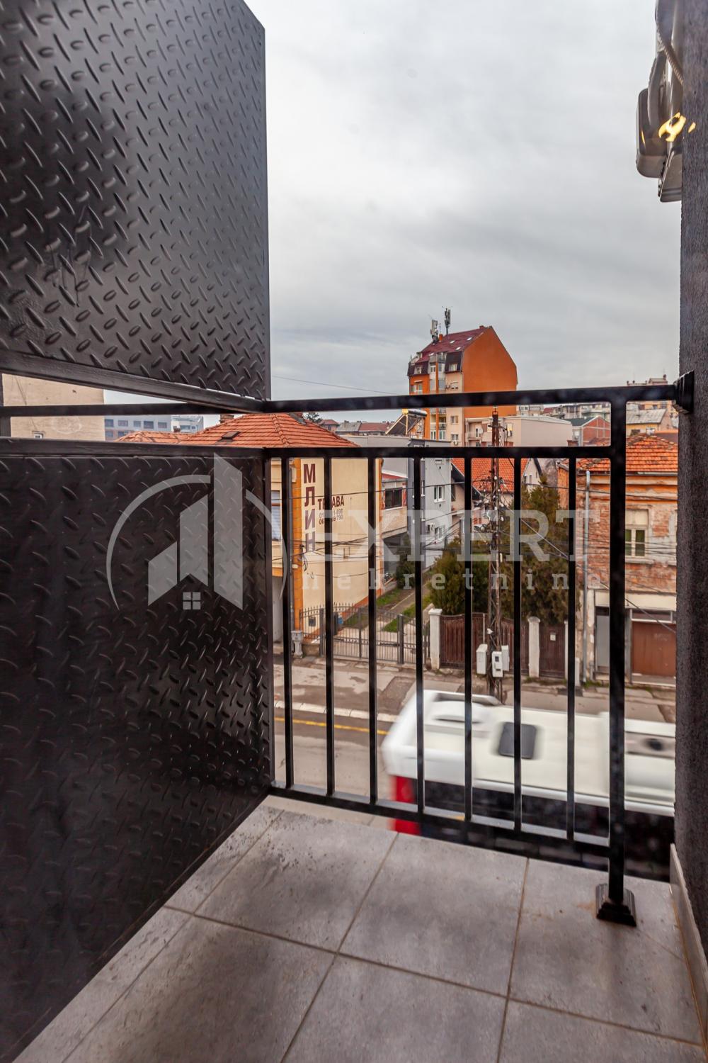 Slika 3 - Stan u zgradi, novogradnja, uknjižen, etažno grejanje, oglas ID p-015581