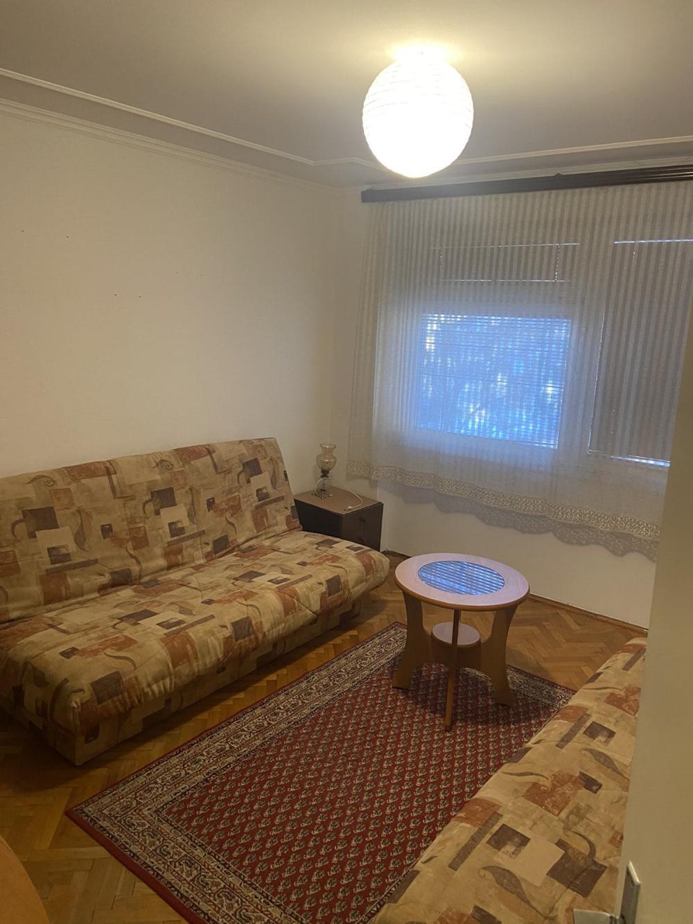 Glavna slika -Starogradnja, u blizini Palilulske pijace