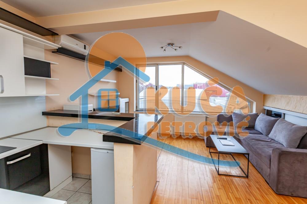 Glavna slika -Stan u zgradi, uknjižen, etažno grejanje, oglas ID p-015586