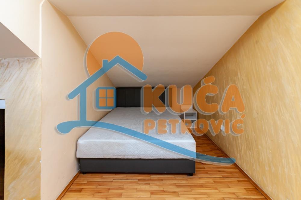 Slika 4 - Stan u zgradi, uknjižen, etažno grejanje, oglas ID p-015586