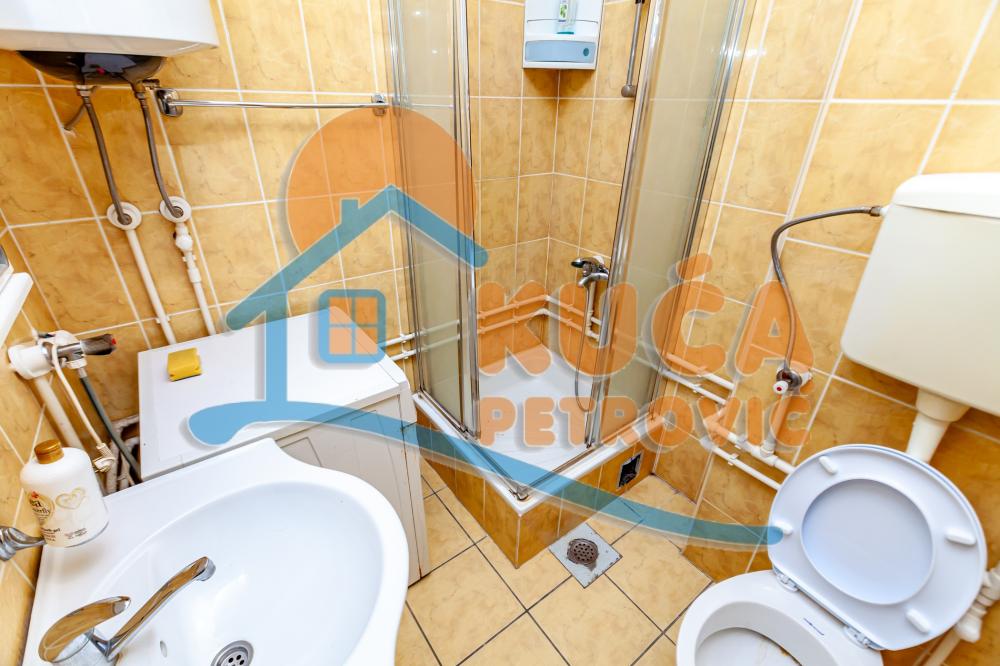 Slika 7 - Stan u zgradi, uknjižen, etažno grejanje, oglas ID p-015586