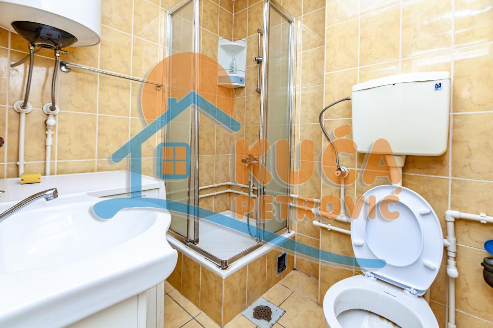 Slika 6 - Stan u zgradi, uknjižen, etažno grejanje, oglas ID p-015586