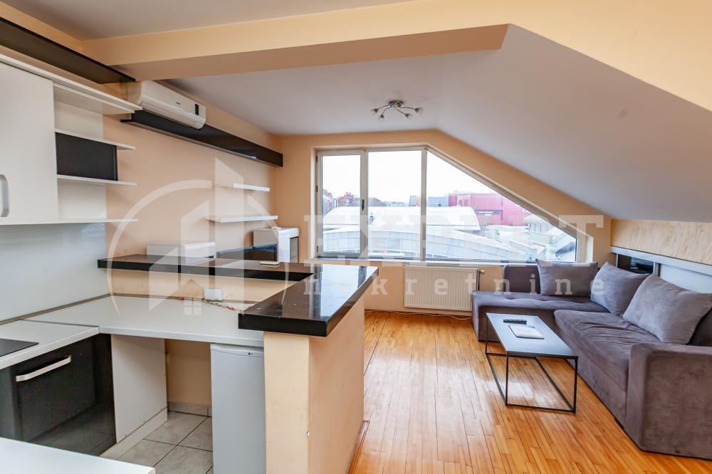 Glavna slika -Stan u zgradi, uknjižen, etažno grejanje, oglas ID p-015586