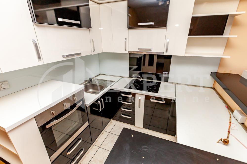 Slika 3 - Stan u zgradi, uknjižen, etažno grejanje, oglas ID p-015586