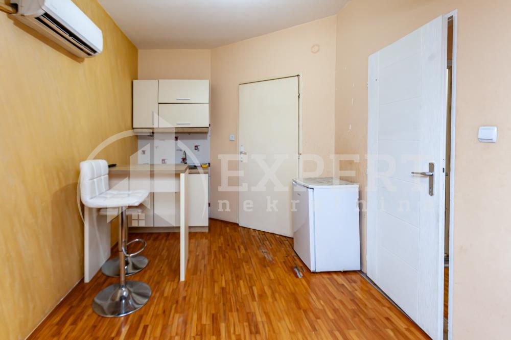 Slika 10 - Stan u zgradi, uknjižen, etažno grejanje, oglas ID p-015586