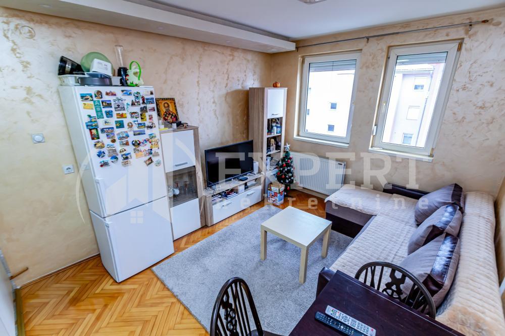 Glavna slika -Stan u zgradi, novogradnja, uknjižen, centralno grejanje, oglas ID p-015622