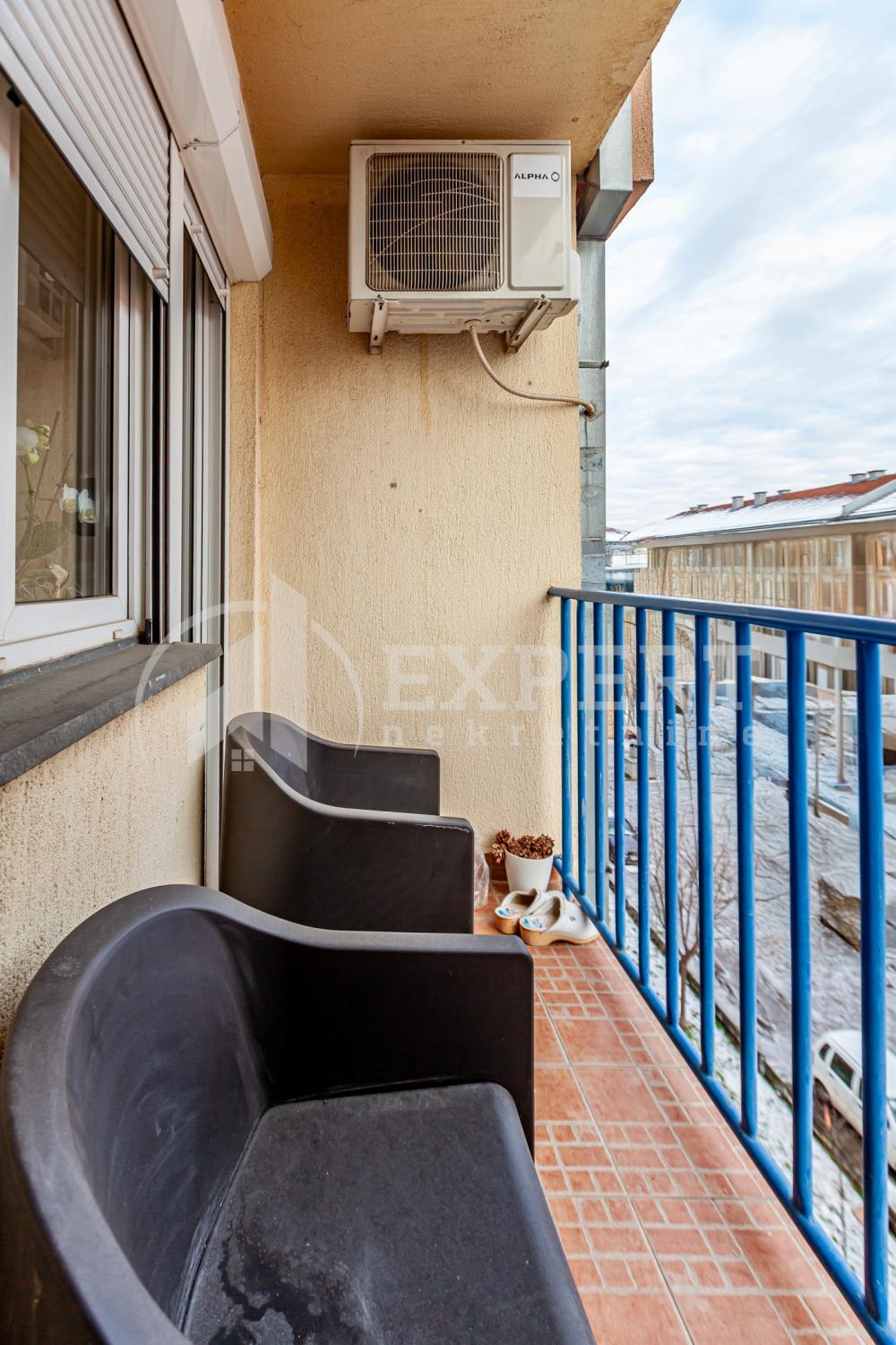 Slika 10 - Stan u zgradi, novogradnja, uknjižen, centralno grejanje, oglas ID p-015622