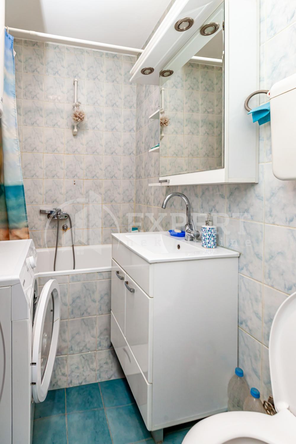 Slika 8 - Stan u zgradi, novogradnja, uknjižen, centralno grejanje, oglas ID p-015622